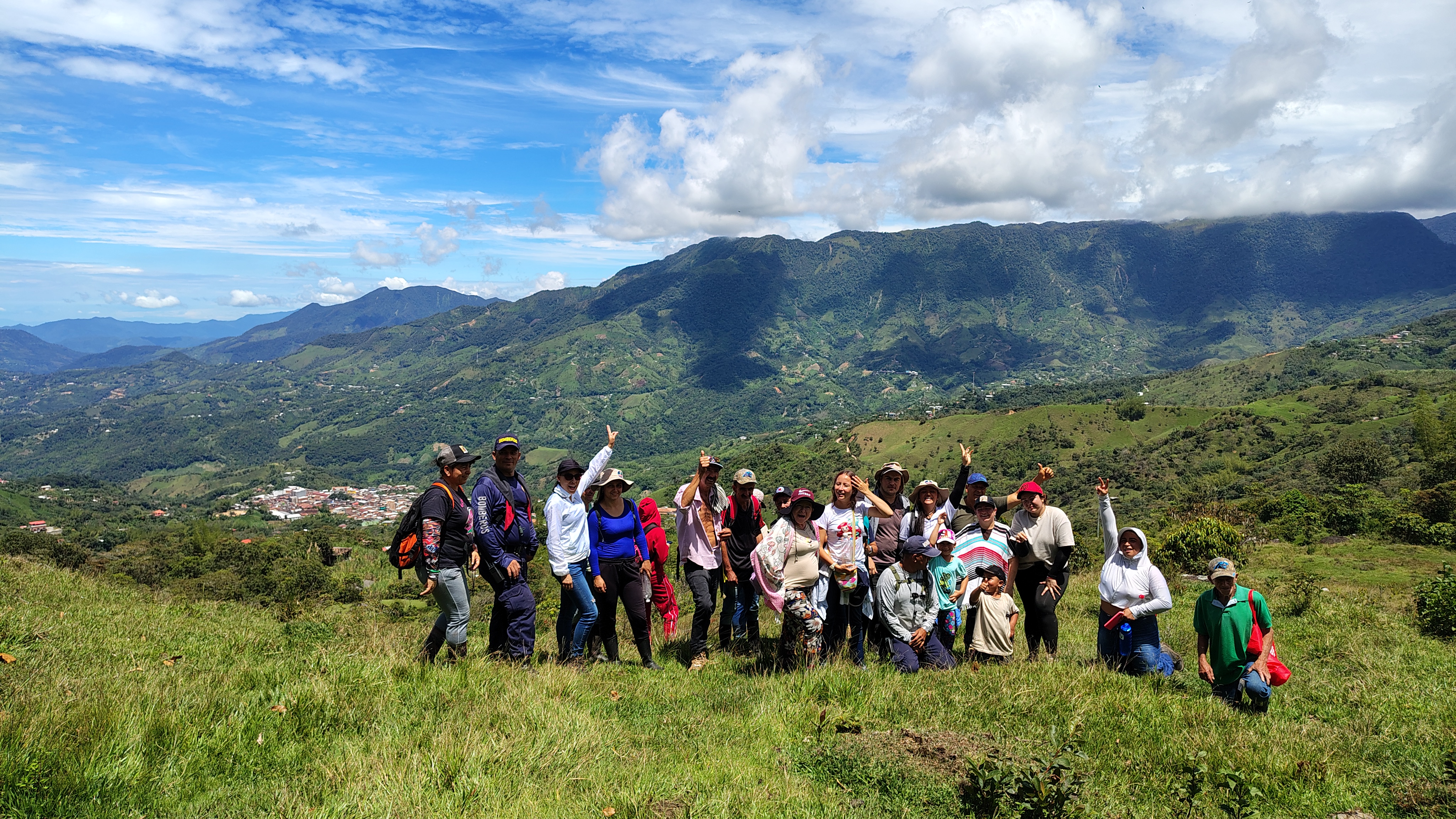 Amigos disfrutando al aire libre en la naturaleza